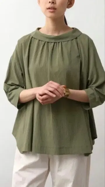 LOISIR / 불규칙 밑단 블라우스 그린 7부 소매 롤 칼라
