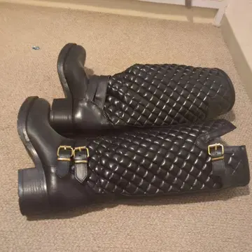 블랙 퀼팅 롱 부츠