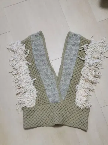 LEINWANDE 올리브 그린 V넥 니트 베스트