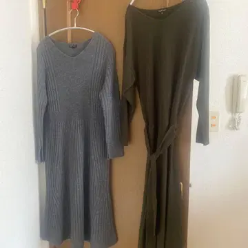 2개 세트 그레이 니트 원피스, 긴팔과 올리브 플레어 니트 원피스