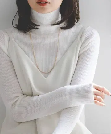 NOBLE 아이보리 터틀넥 스웨터