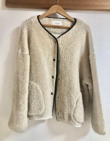 BEAUTY&YOUTH 보아 자켓 크림색