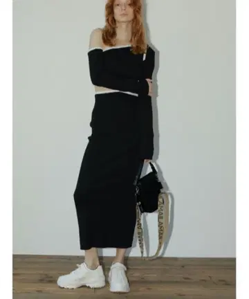 블랙 오프숄더 타이트 스커트