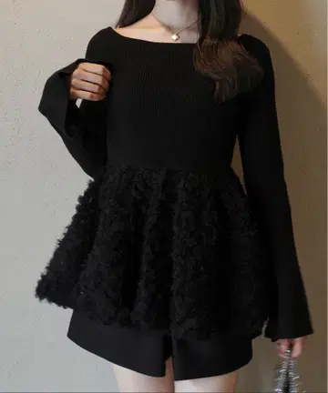 미사용 새상품 JUNOAH 튤 페플럼 도킹 니트 M 사이즈