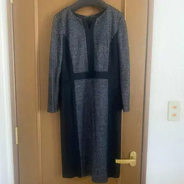 블랙과 그레이의 긴팔 드레스