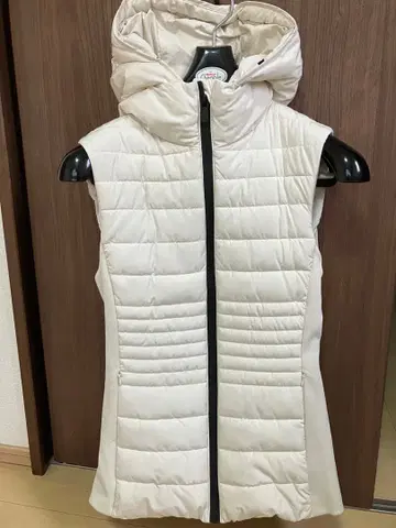 ZARA 후드 부착 화이트 퀼팅 베스트 XS