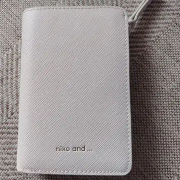 niko and - 접이식 지갑 화이트