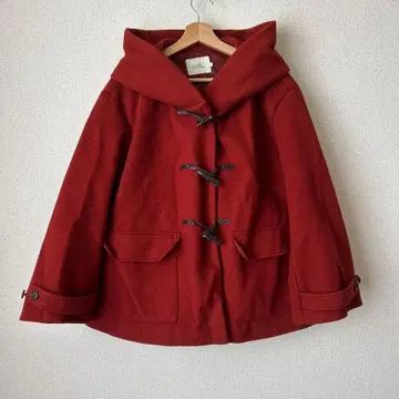 빨간색 후드 부착 더플 코트