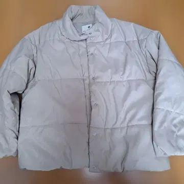 어스 뮤직&에코로 화이트 베이지 패딩 자켓 F 사이즈