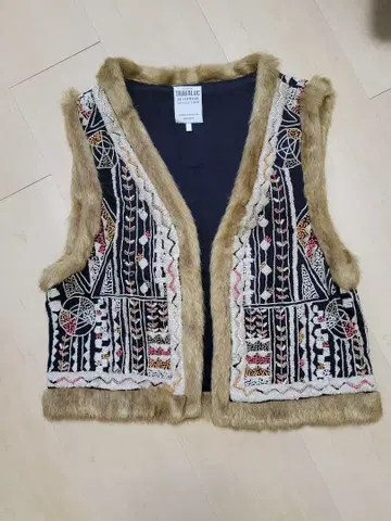 ZARA 비쥬 자수 퍼 베스트