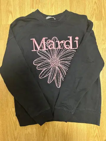 Mardi 플라워 자수 블랙 맨투맨