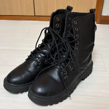 통굽 블랙 가죽 부츠