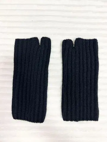 [ 새상품 ] HYKE 하이크 니트 암워머 양모 캐시미어 혼방 블랙 계열