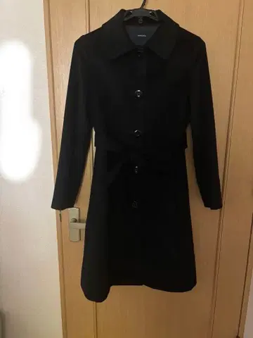 블랙 퍼 옷깃 롱 코트