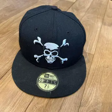 Bounty Hunter 스컬 자수 야구 모자 7 1/2