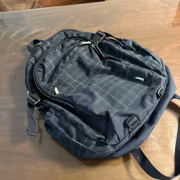 EASTBOY 네이비 체크 무늬 백팩