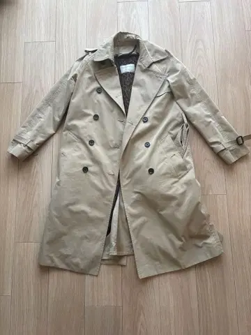 MACPHEE 투모로우랜드 베이지 트렌치코트