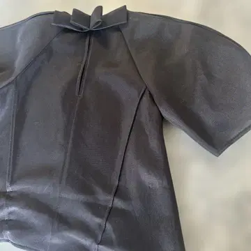 마차트 인기 리본 포함 블랙 반팔 상의