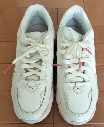 푸마 PUMA 화이트 통굽 스니커즈