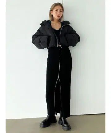 EMODA 숏 볼륨 퍼프 다운 블랙