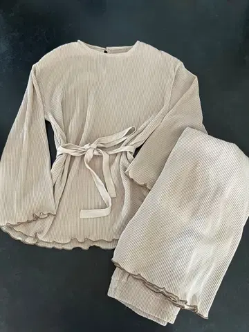 [ 새상품, 미사용 ] Bou Jeloud 부즈루드 플리츠 셋업