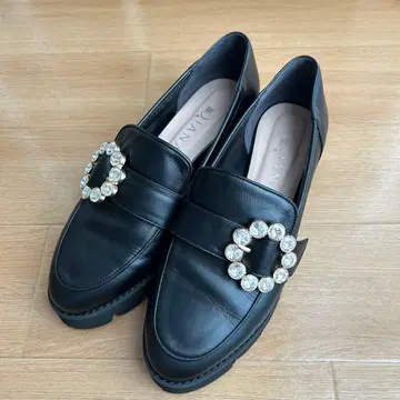 DIANA 비쥬 통굽 로퍼 블랙 양산형