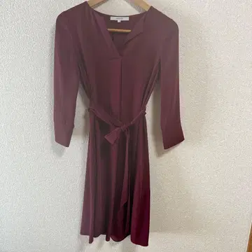 UNTITLED 버건디 벨트 원피스 사이즈 0