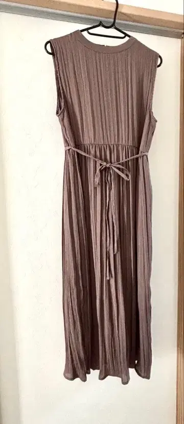 [ 새상품 ] 플리츠 원피스 프리 사이즈 브라운 계열 슬리브리스