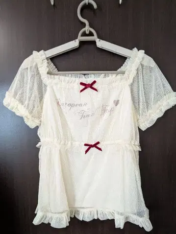 LIZLISA 튤 레이어드 상의 크림색 사이즈 0 미사용 새상품