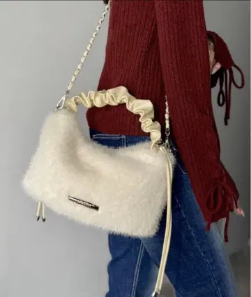 mily bilet 퍼 숄더백 아이보리