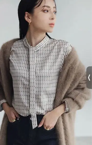 anuans 지오메트릭 보타이 블라우스 beige