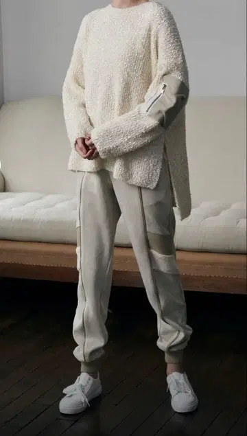 이소재 절개 맨투맨 팬츠 라이트 베이지 미사용 새상품