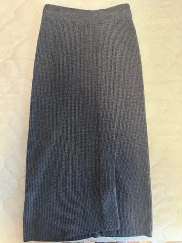 다크 그레이 리브 니트 타이트 스커트
