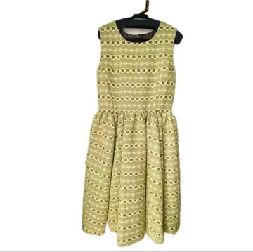 고양이 패턴 슬리브리스 무릎 기장 원피스