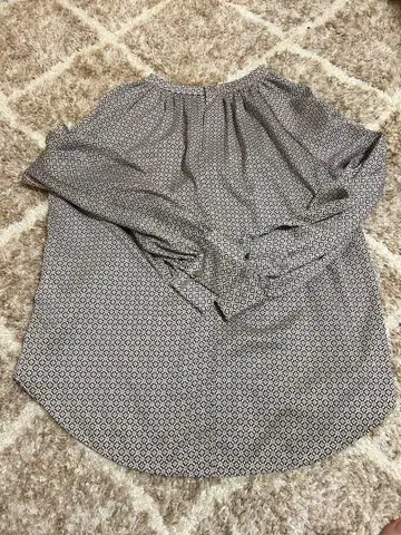 UNTITLED 기하학 패턴 긴팔 블라우스