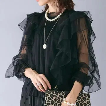 프레네 시어 프릴 숄더 블라우스 블랙 완판템