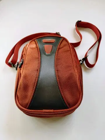 오렌지색 숄더백