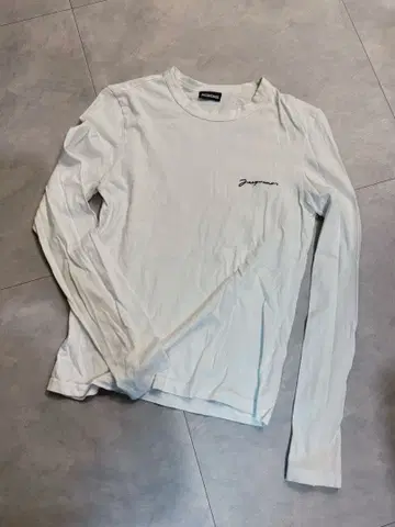 [ 가격 대폭 인하 ] JACQUEMUS 화이트 긴팔 T셔츠