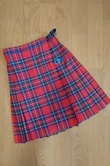 로얄 스튜어트 체크 플리츠 스커트