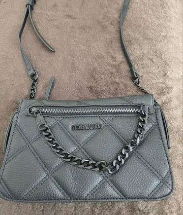 새상품급 STEVE MADDEN 퀼팅 숄더백/블랙