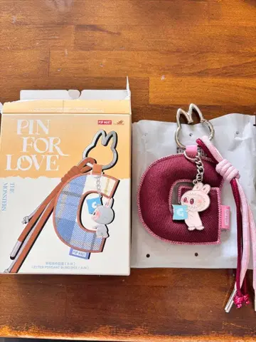 THE MONSTERS Pin for Love 알파벳 펜던트