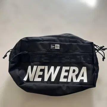 NEW ERA 블랙 바디백