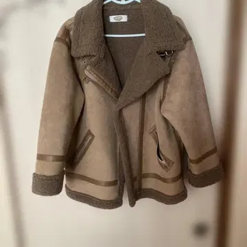 무스탕풍 베이지 자켓