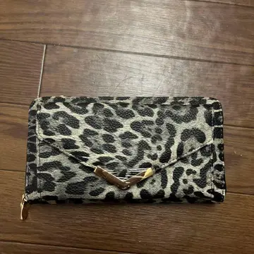 레오파드 무늬 장지갑 스트랩 포함