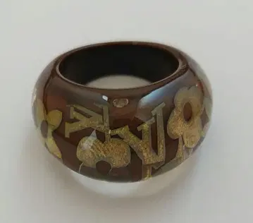 아크릴 수지 반지