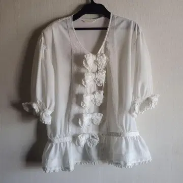 프릴 리본 포함 화이트 블라우스 카네코 이사오