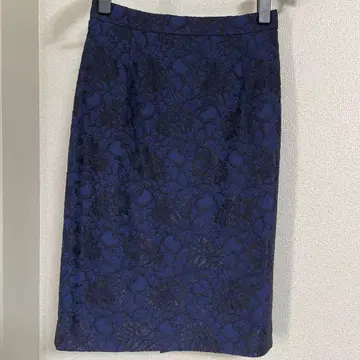 PINKY&DIANNE 네이비 레이스 패턴 타이트 스커트
