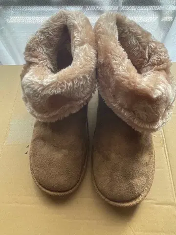 브라운 스웨이드 어그 부츠