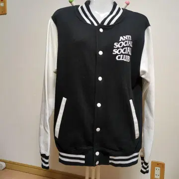 ANTI SOCIAL SOCIAL CLUB 바시티 자켓 블랙/화이트