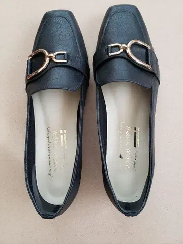 블랙 골드 버클 플랫슈즈